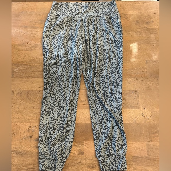 Athleta Patterned Joggers Size L - Picture 1 of 7